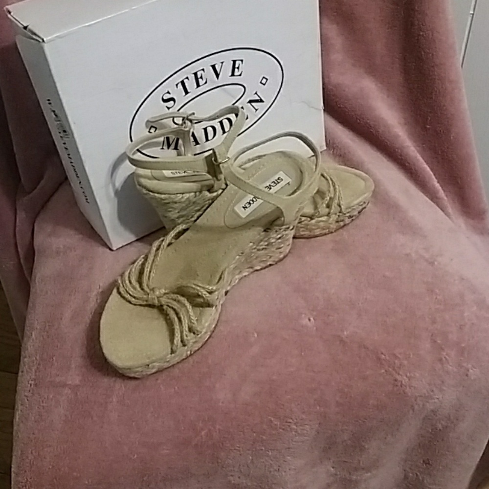 Multi-color wedge-sandals